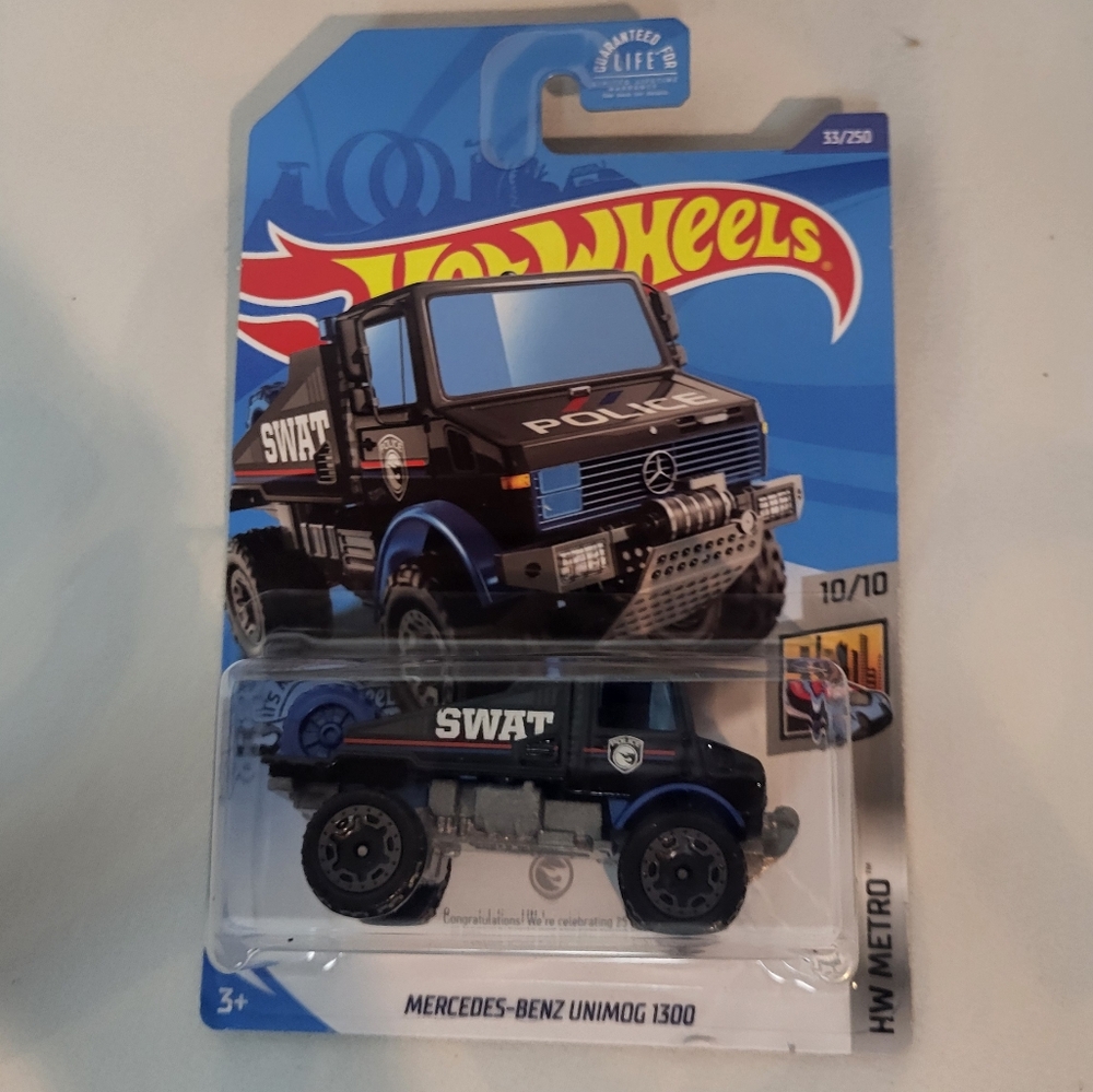 Hot Wheels Treasure Hunt Mercedes-Benz Unimog 1300 Treasure Hunt 2018